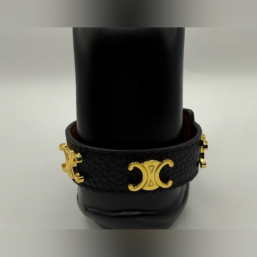 Luxury Black leather bracelet with gold-tone Cel logo snap closure New - Picture 6 of 9